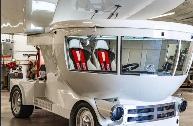 Front close-up of the Toilet Car, looking through its windows
